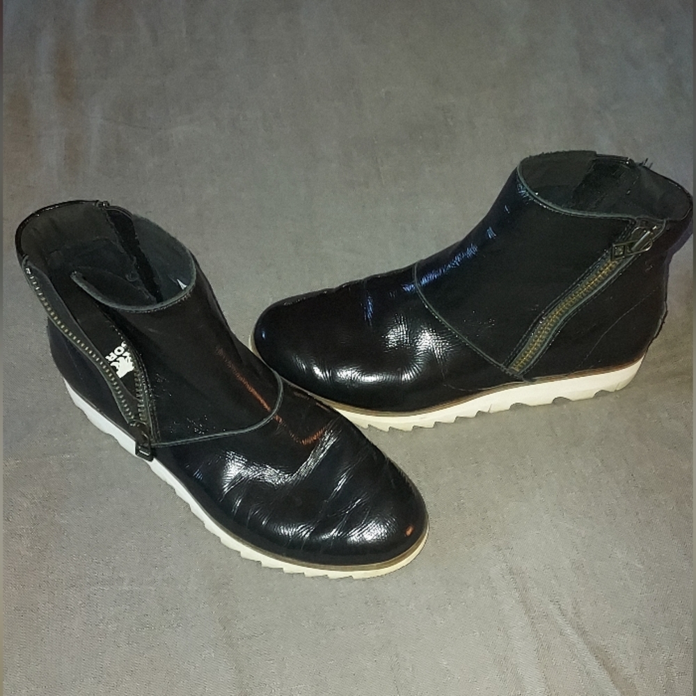 Sorel Harlow Zip Waterproof Patent Leather Women's Boot Size 7